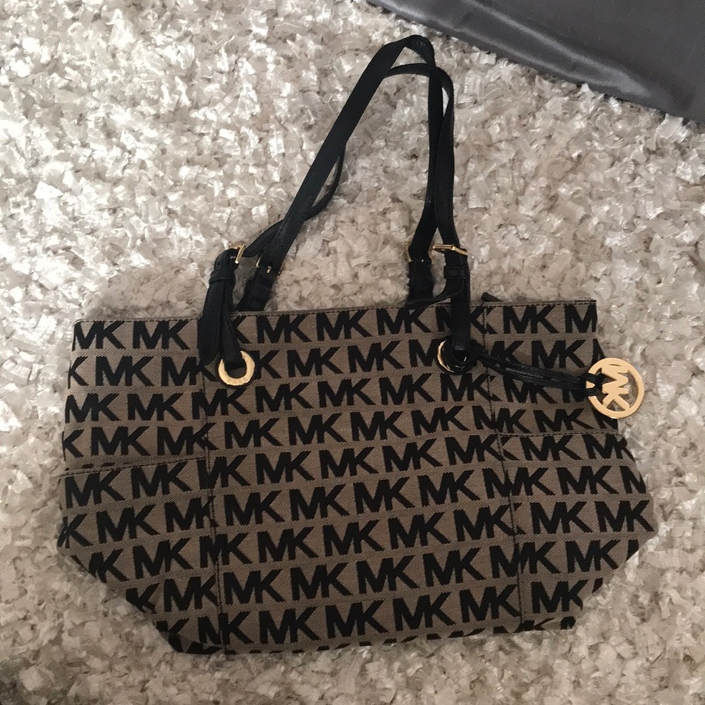 Michael Kors Signature logo jet set bag